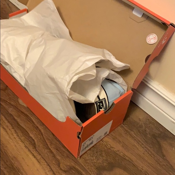 Converse Sneaker - Picture 6 of 7